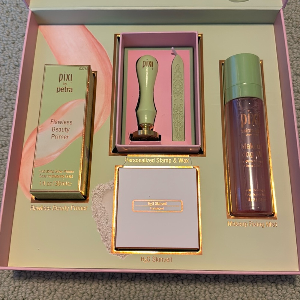 Pixi Seal the Glow PR Box